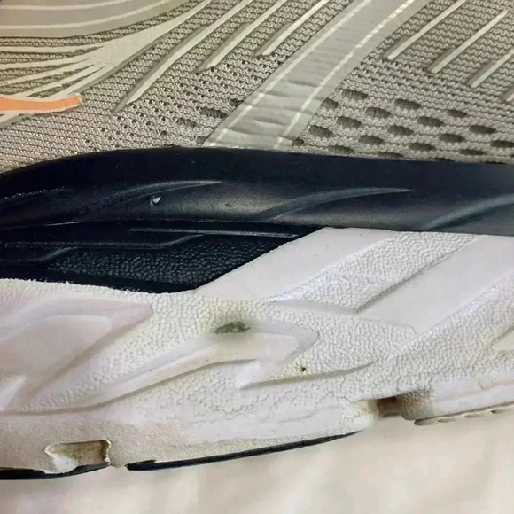 Hoka Bondi 7 Tennis Shoe Gray, Blue & Peach/Orange in Woman’s Size 9. - Picture 12 of 12